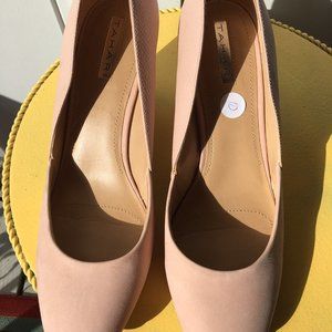 NWOB TAHARI LEATHER/SEUDE WEDGES 10